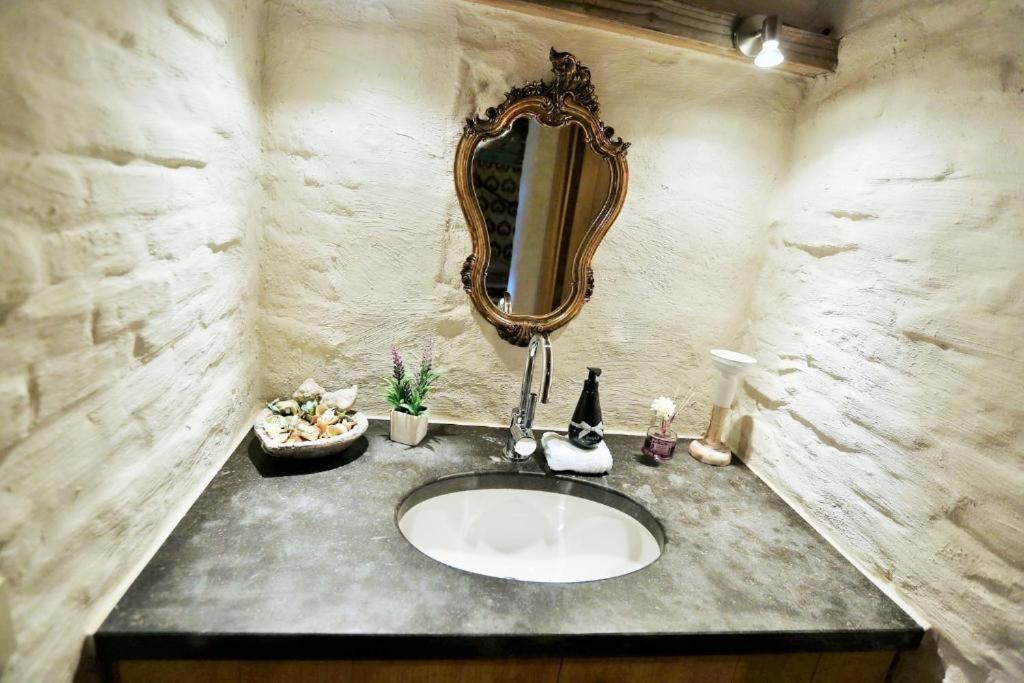 Authentic Wellnesshoeve Hansbeke Bagian luar foto